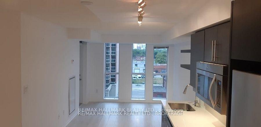 2 Bedrooms Condo at 400 Adelaide,  Toronto For sale