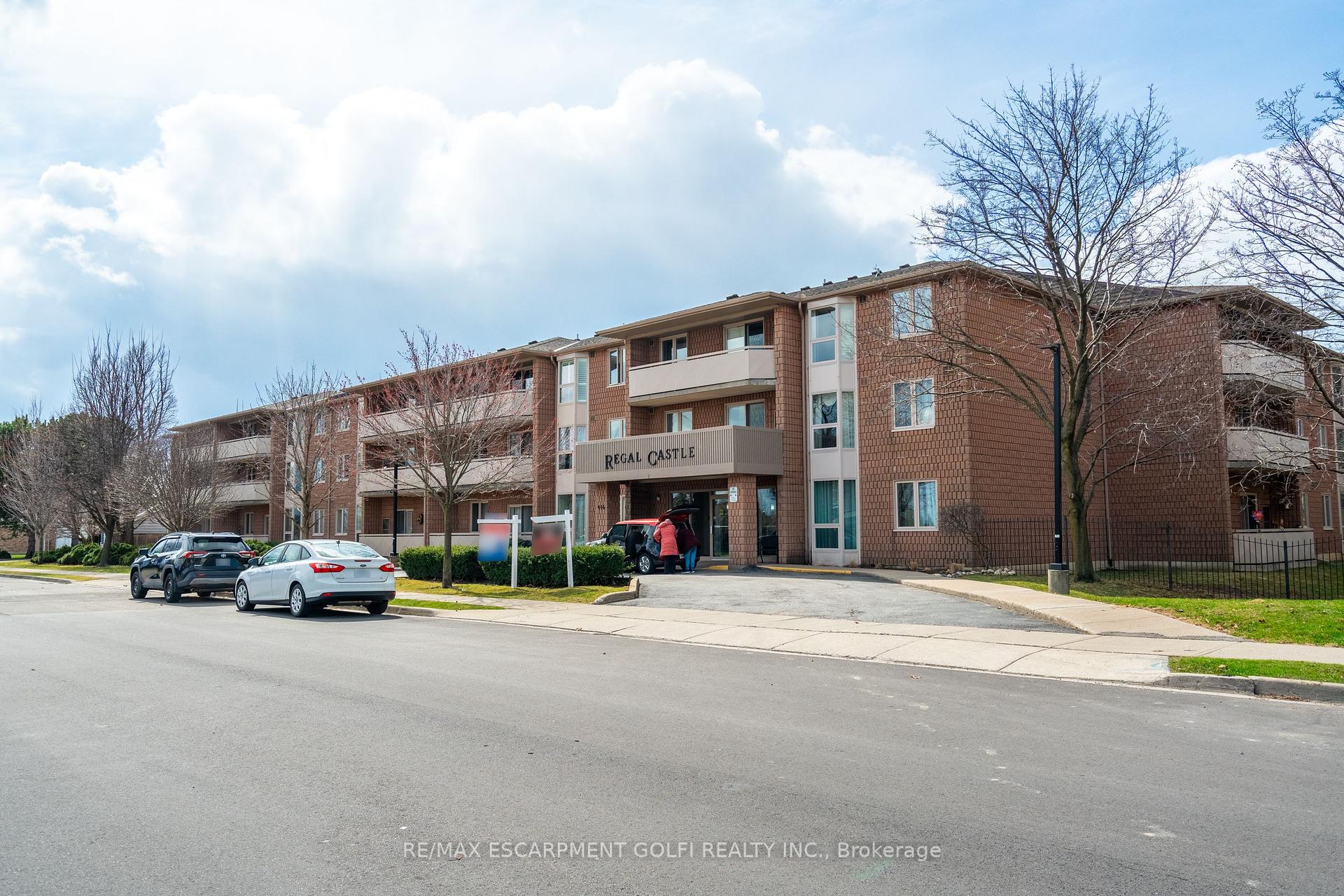 2 Bedrooms Condo at 416 LIMERIDGE,  Hamilton For sale