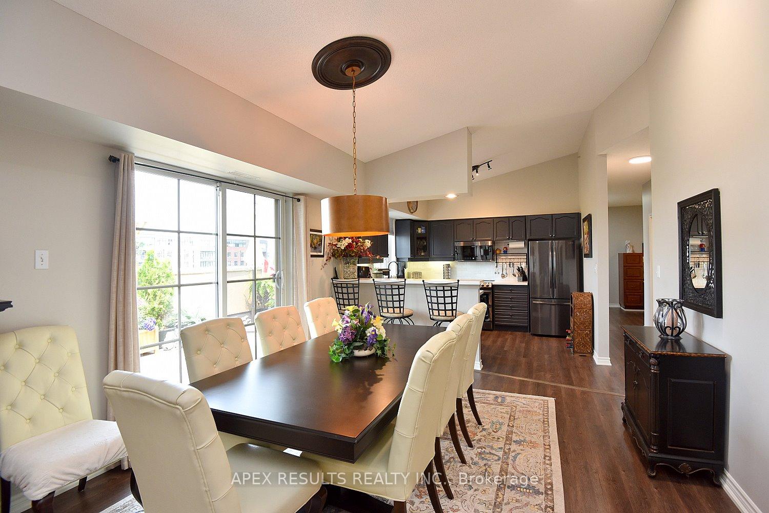 3 Bedrooms Condo at 262 Dundas, Hamilton For sale