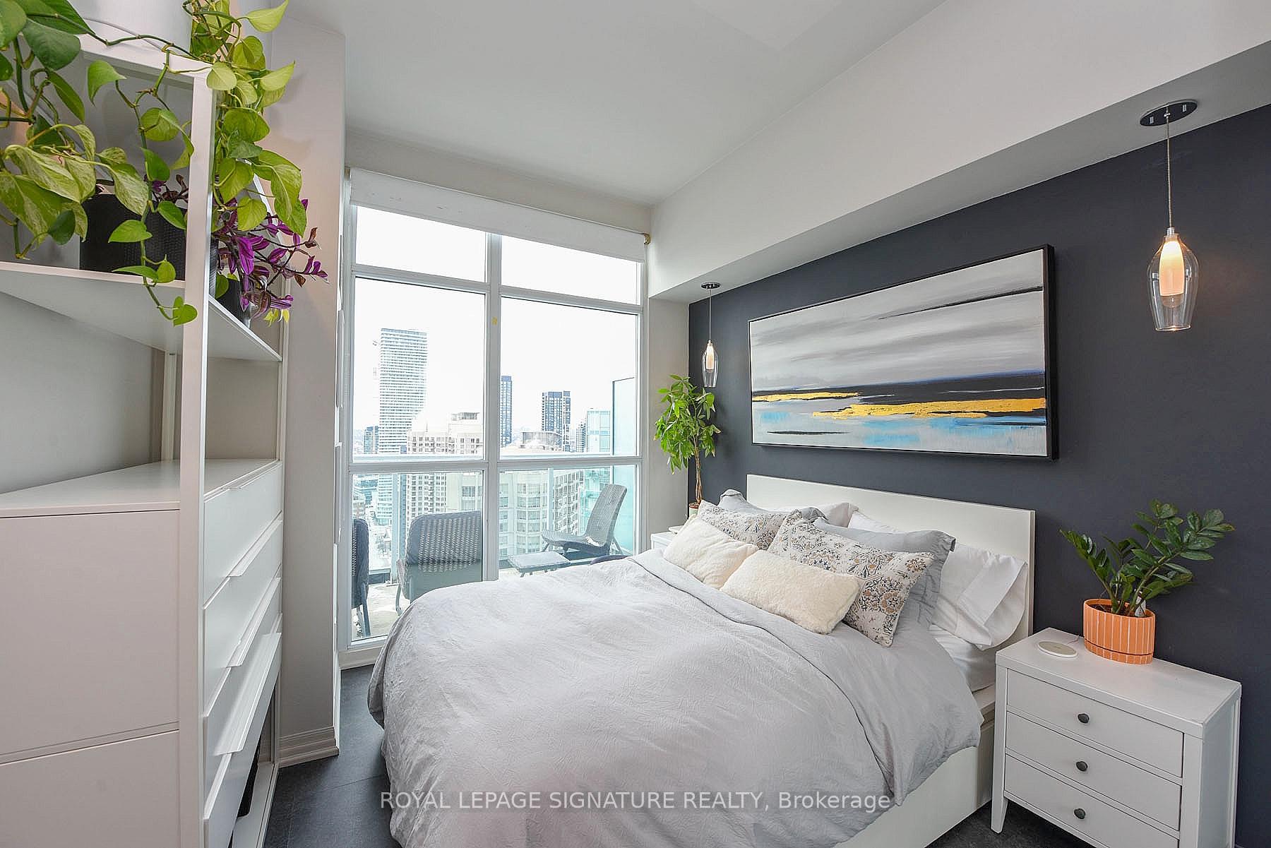 1 Bedroom Condo at 223 Webb,  Mississauga For sale