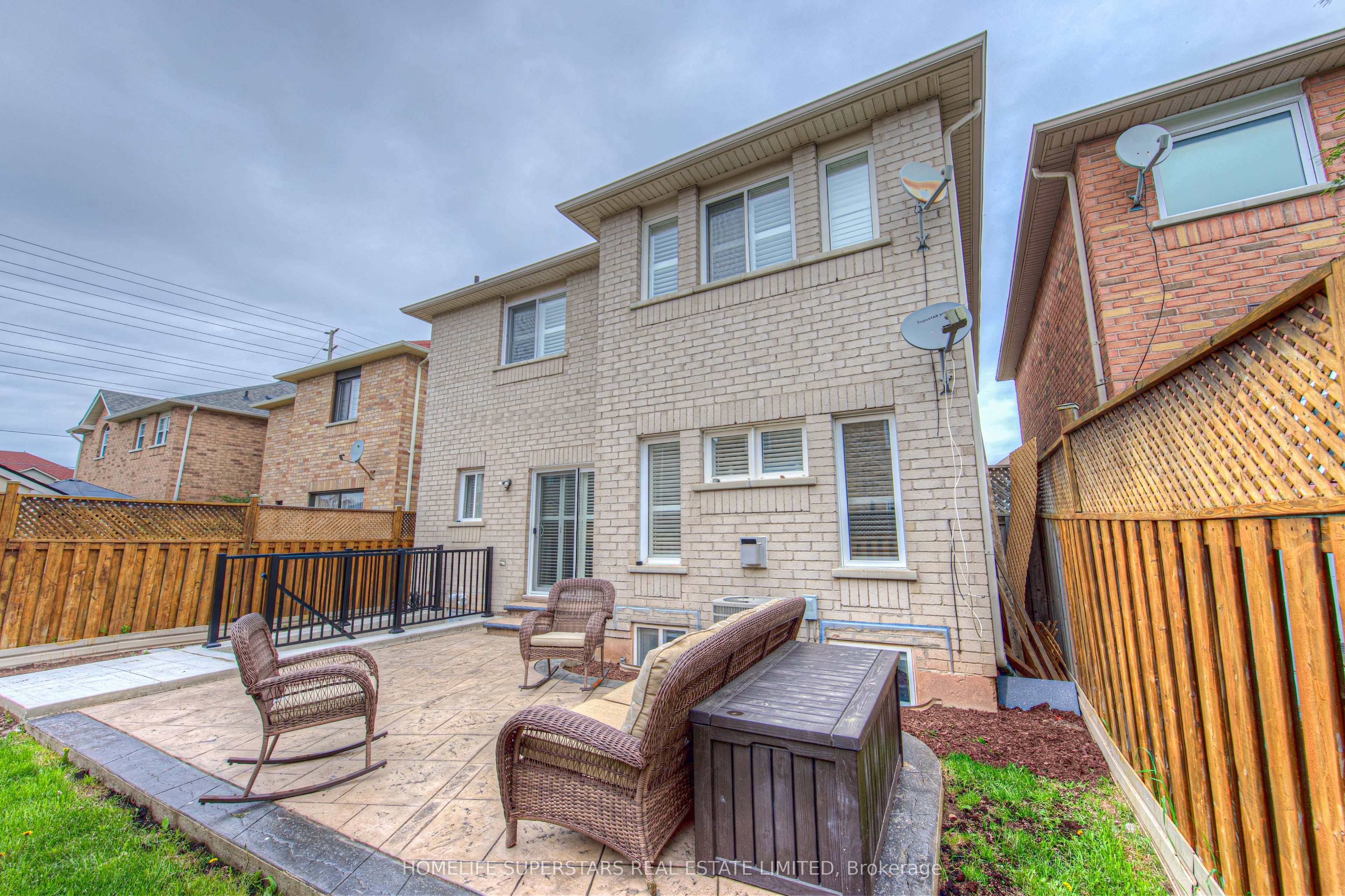 5676 Fantasia Manor
