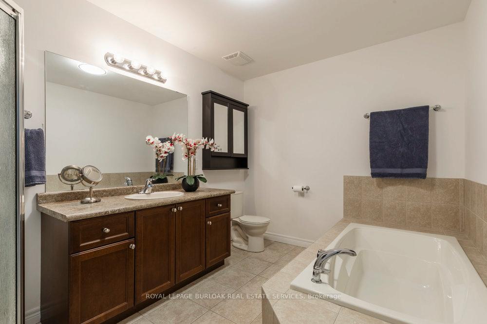 3 Bedrooms Condo at 441 Stonehenge, Hamilton For sale