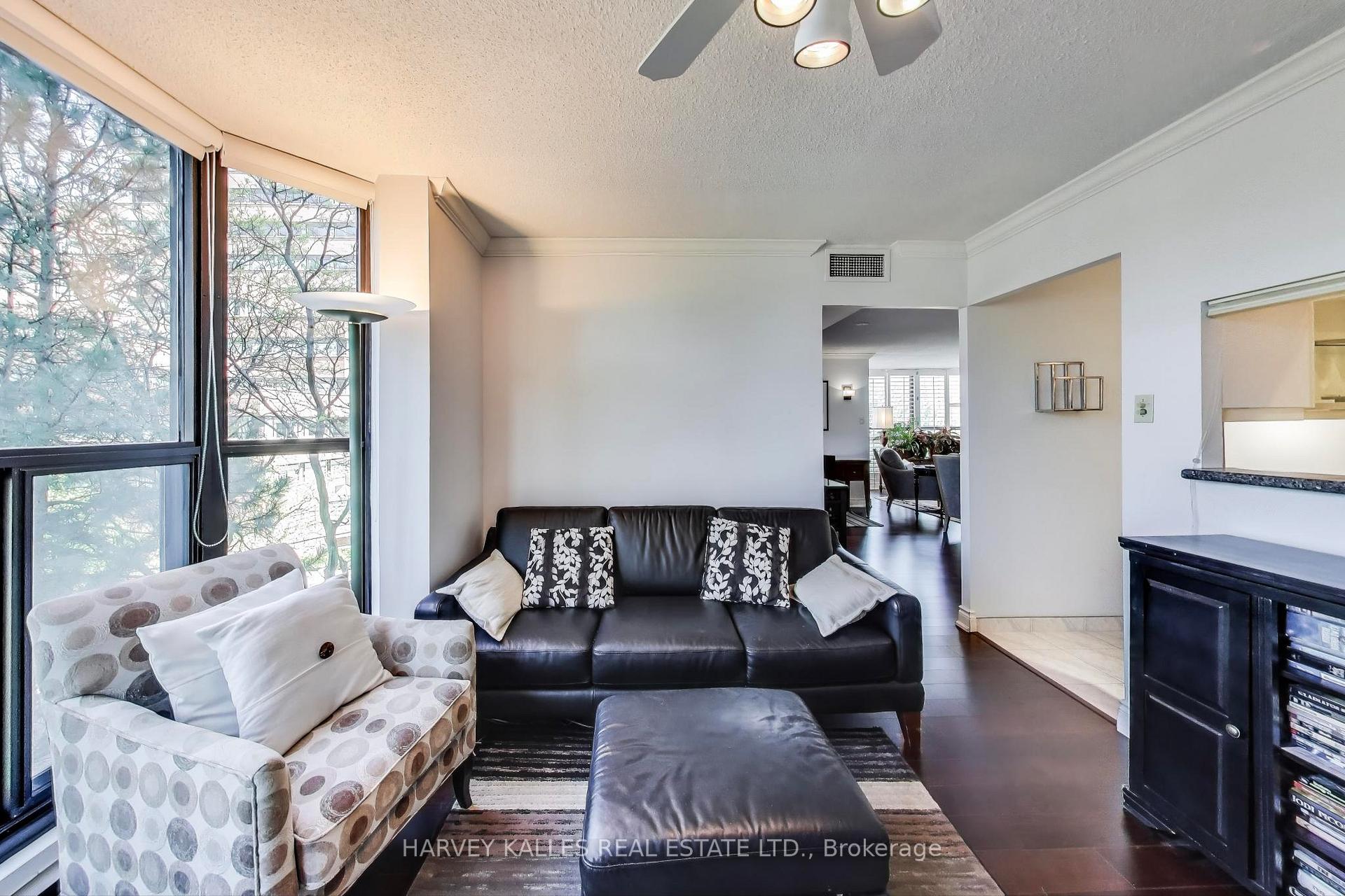 2 Bedrooms Condo at 33 Elmhurst, Toronto For sale