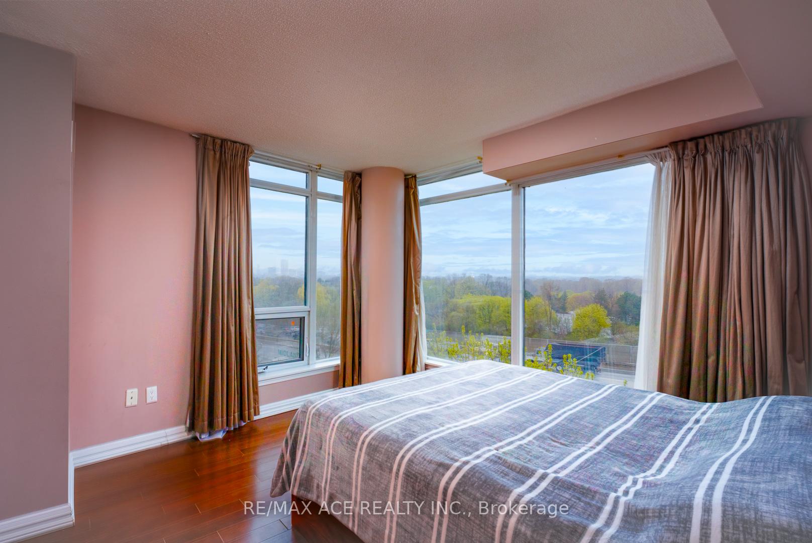 2 Bedrooms Condo at 18 Valley Woods, Toronto For sale