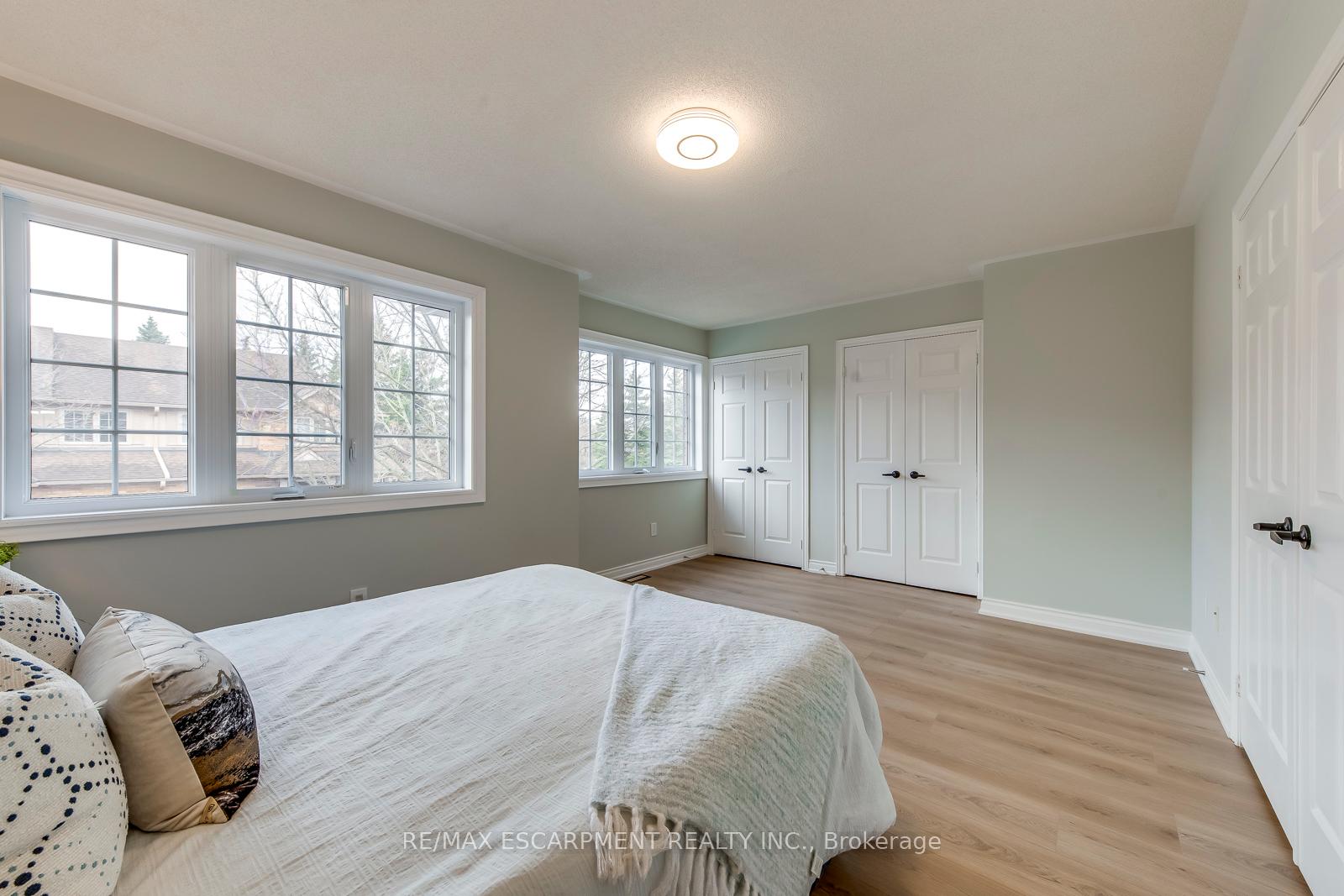 3 Bedrooms Condo at 2880 Headon Forest,  Burlington For sale