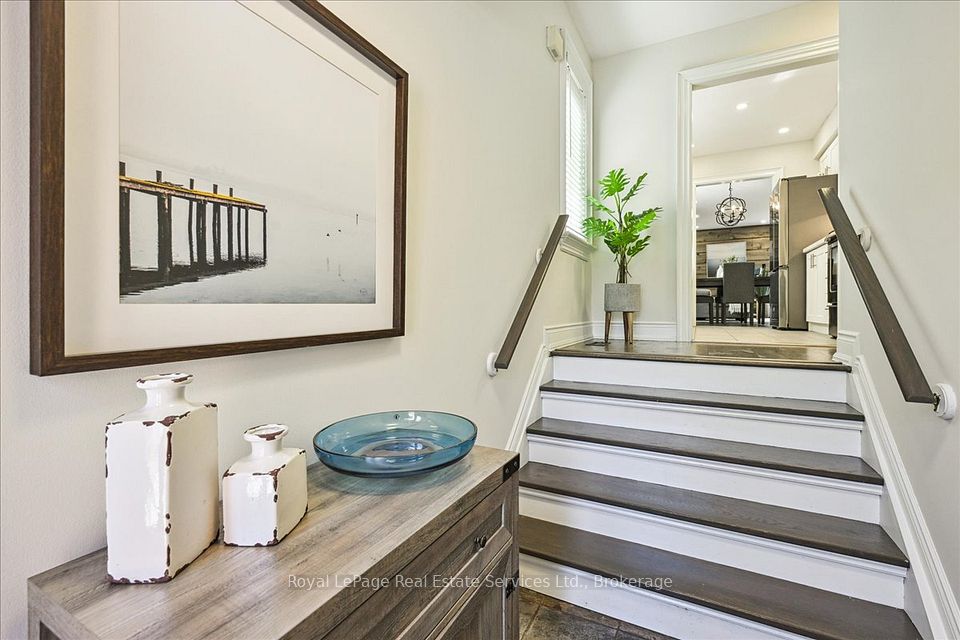 1331 Treeland Street, Burlington, ON L7R 3T5