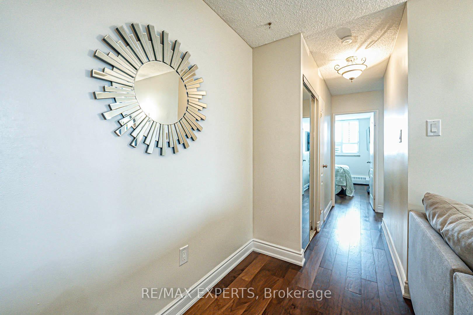 3 Bedrooms Condo at 1625 Bloor, Mississauga For sale