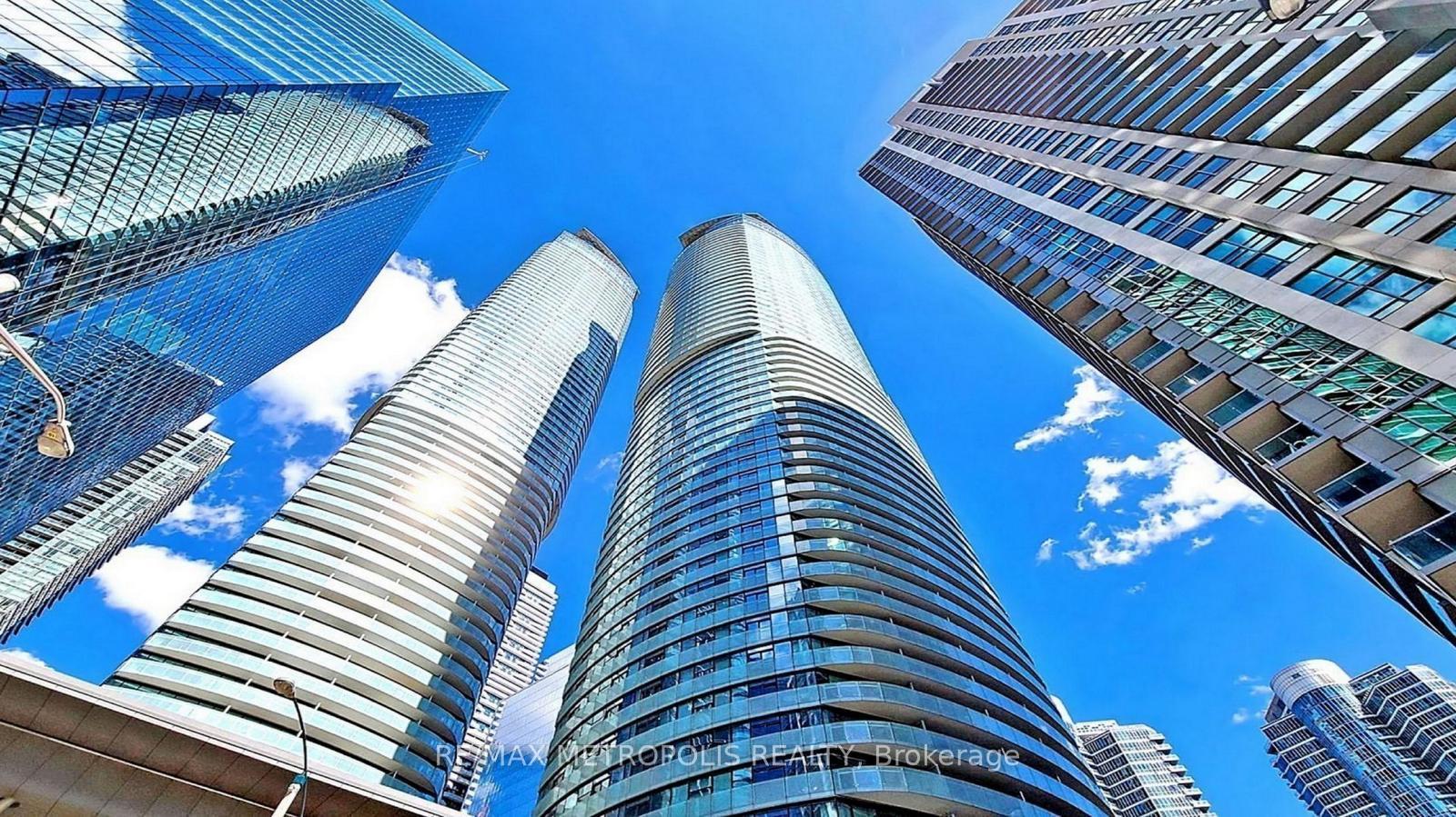 2 Bedrooms Condo at 12 York,  Toronto For sale
