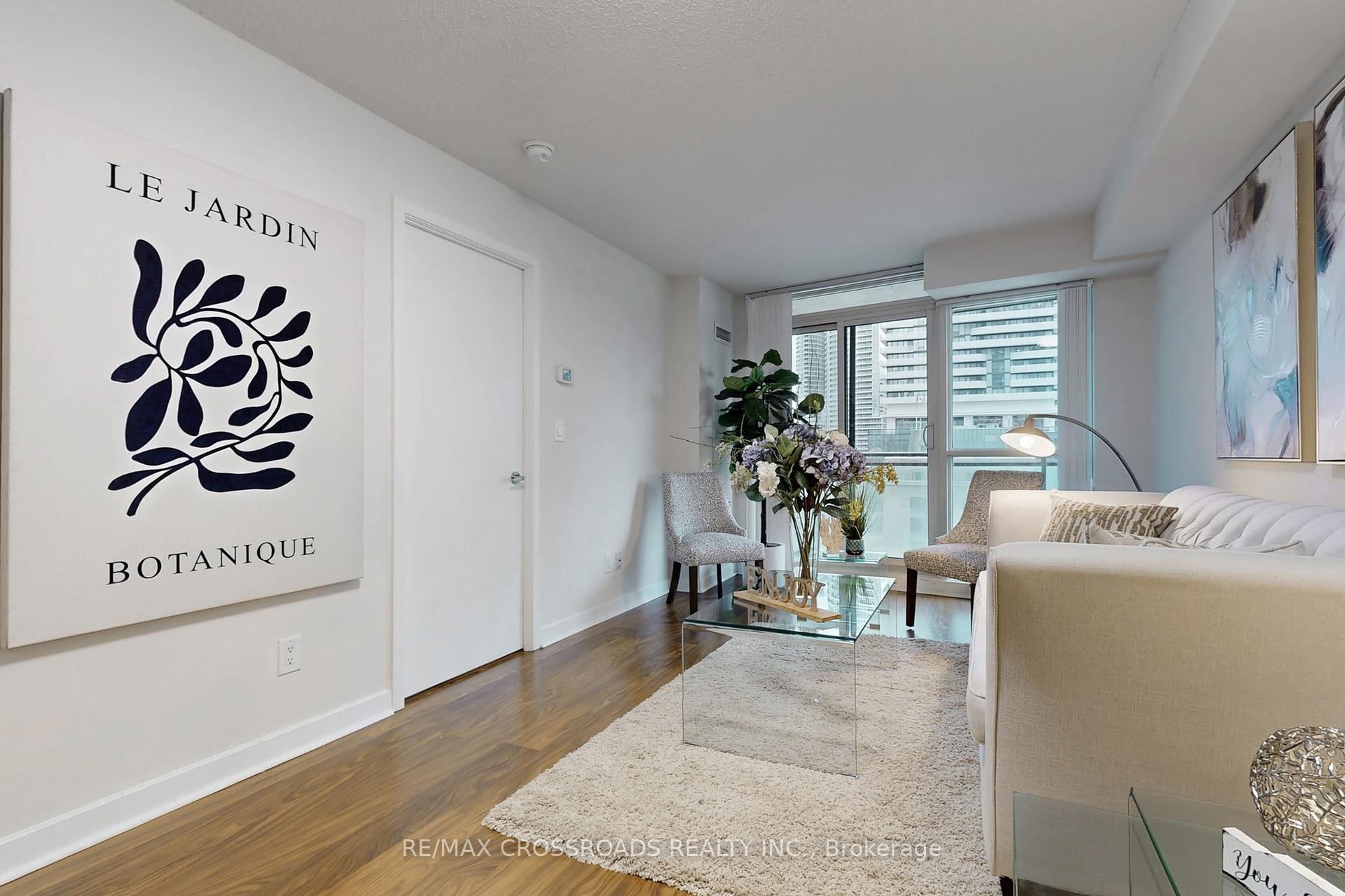 2 Bedrooms Condo at 33 Bay, Toronto For sale