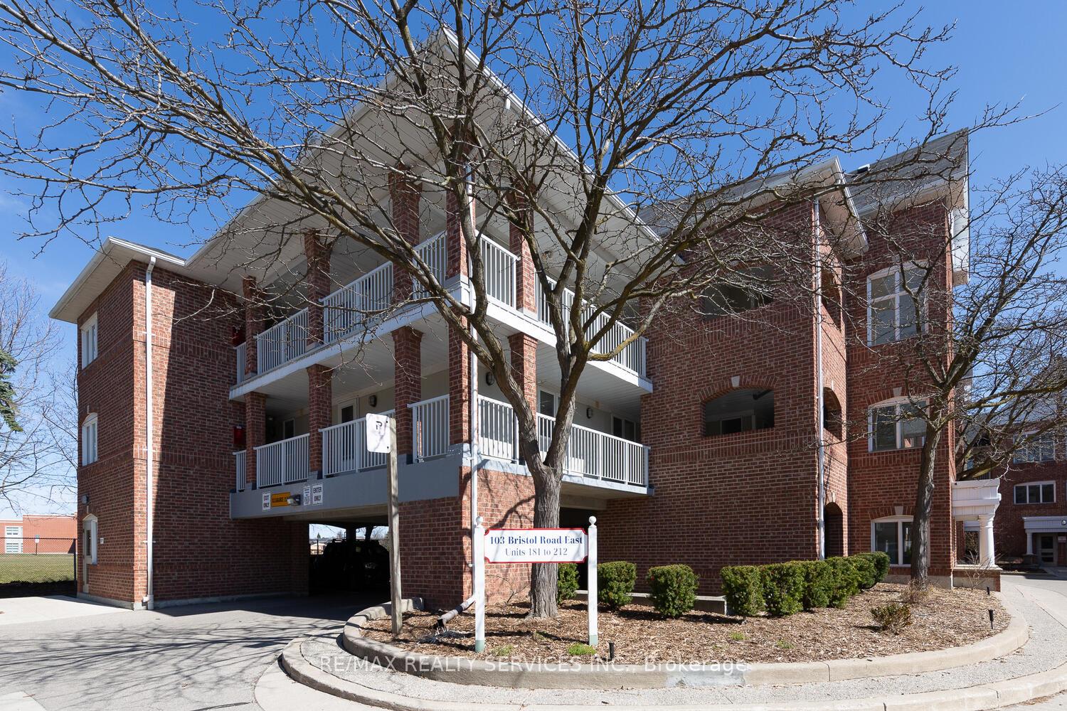 3 Bedrooms Condo at 103 Bristol, Mississauga For sale