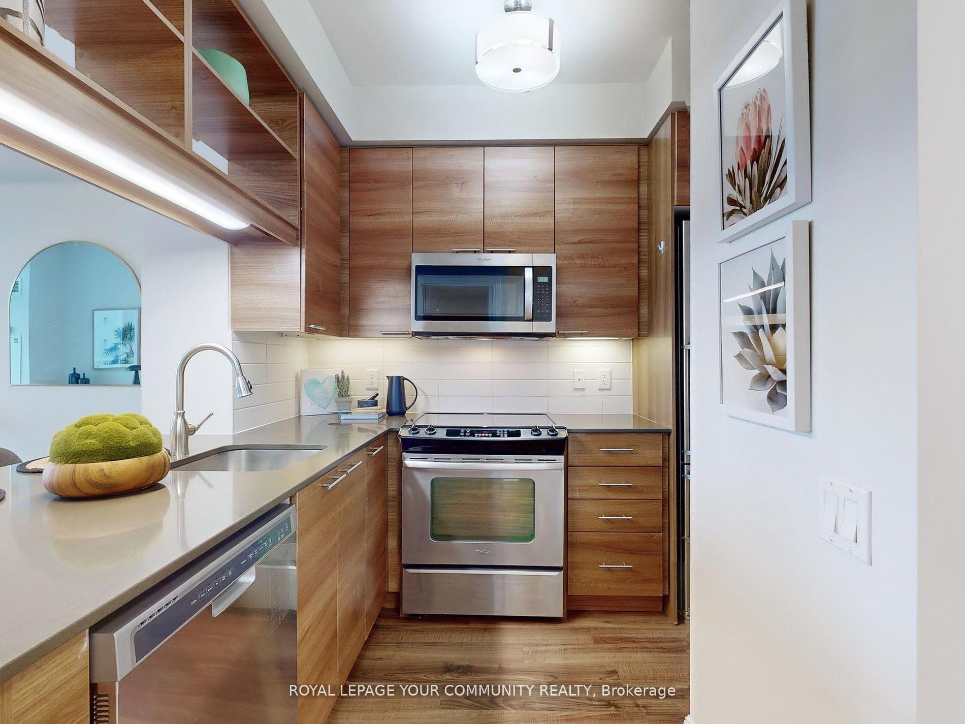2 Bedrooms Condo at 15 Viking, Toronto For sale