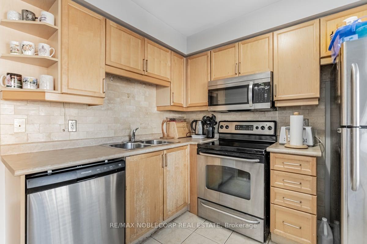 3 Bedrooms Condo at 613 Dundas,  Mississauga For sale