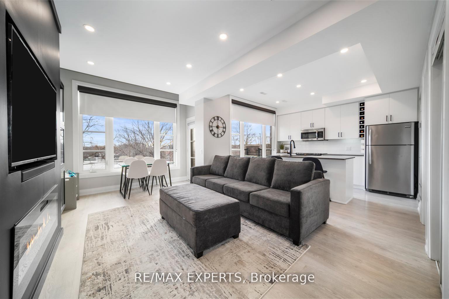 2 Bedrooms Condo at 8167 Kipling, Vaughan For sale