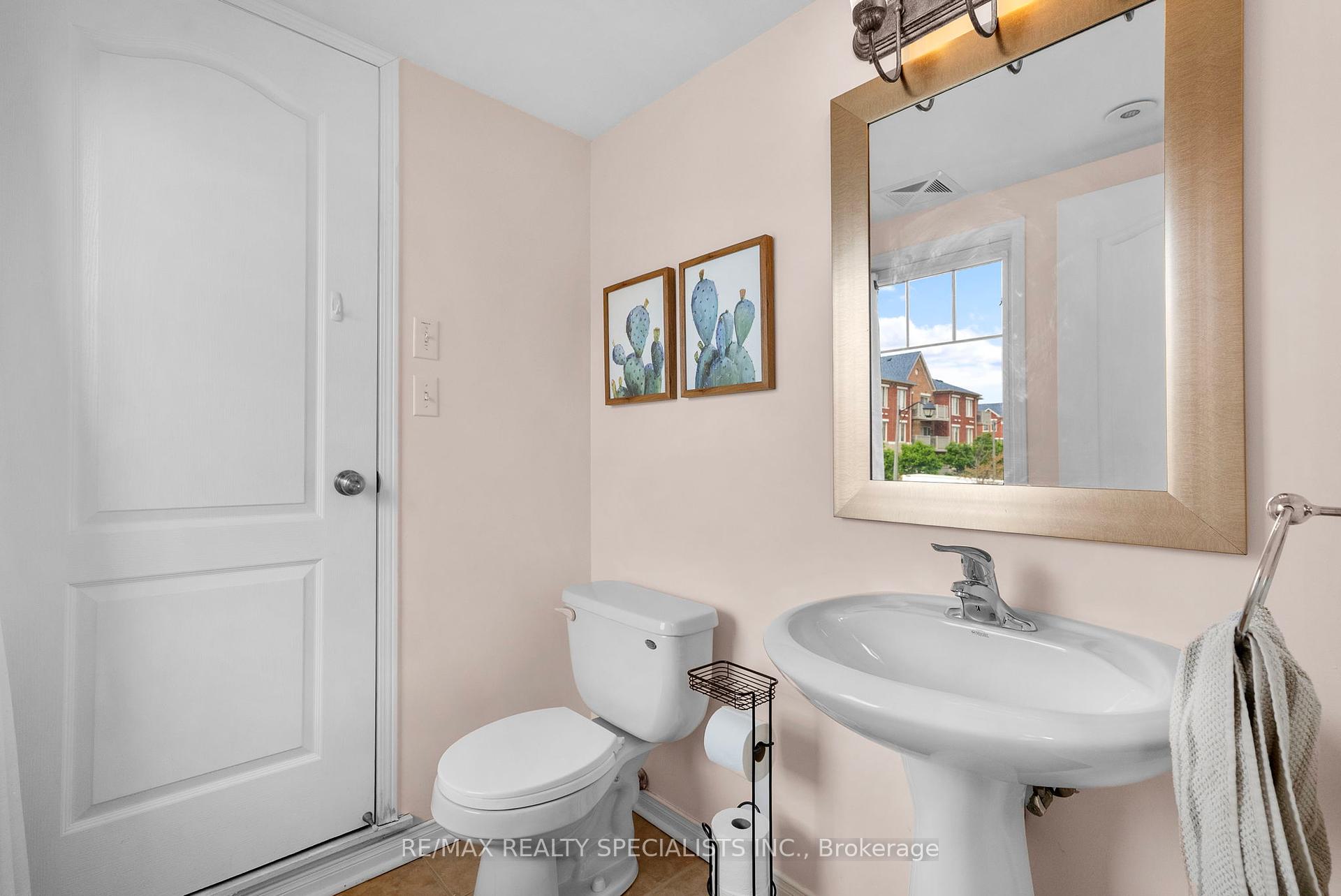 2 Bedrooms Condo at 3985 Eglinton, Mississauga For sale