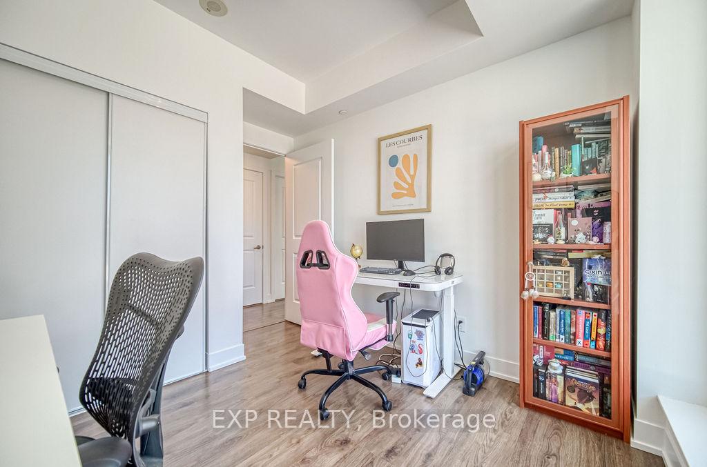 2 Bedrooms Condo at 68 Merton, Toronto For sale