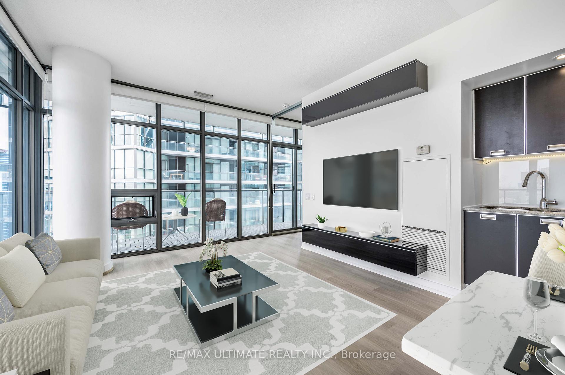 2 Bedrooms Condo at 33 Charles, Toronto For sale