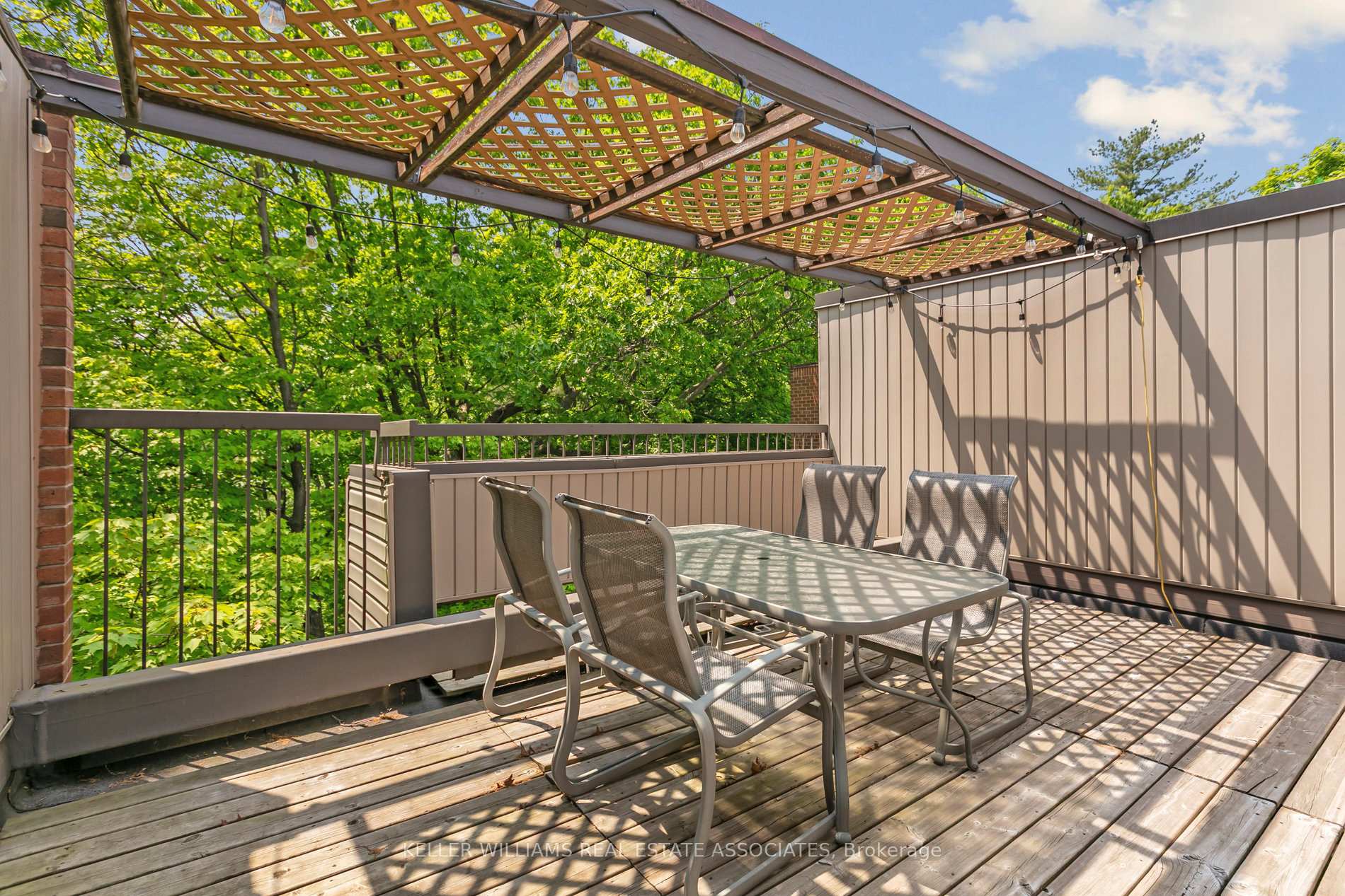 3 Bedrooms Condo at 1250 Marlborough, Oakville For sale