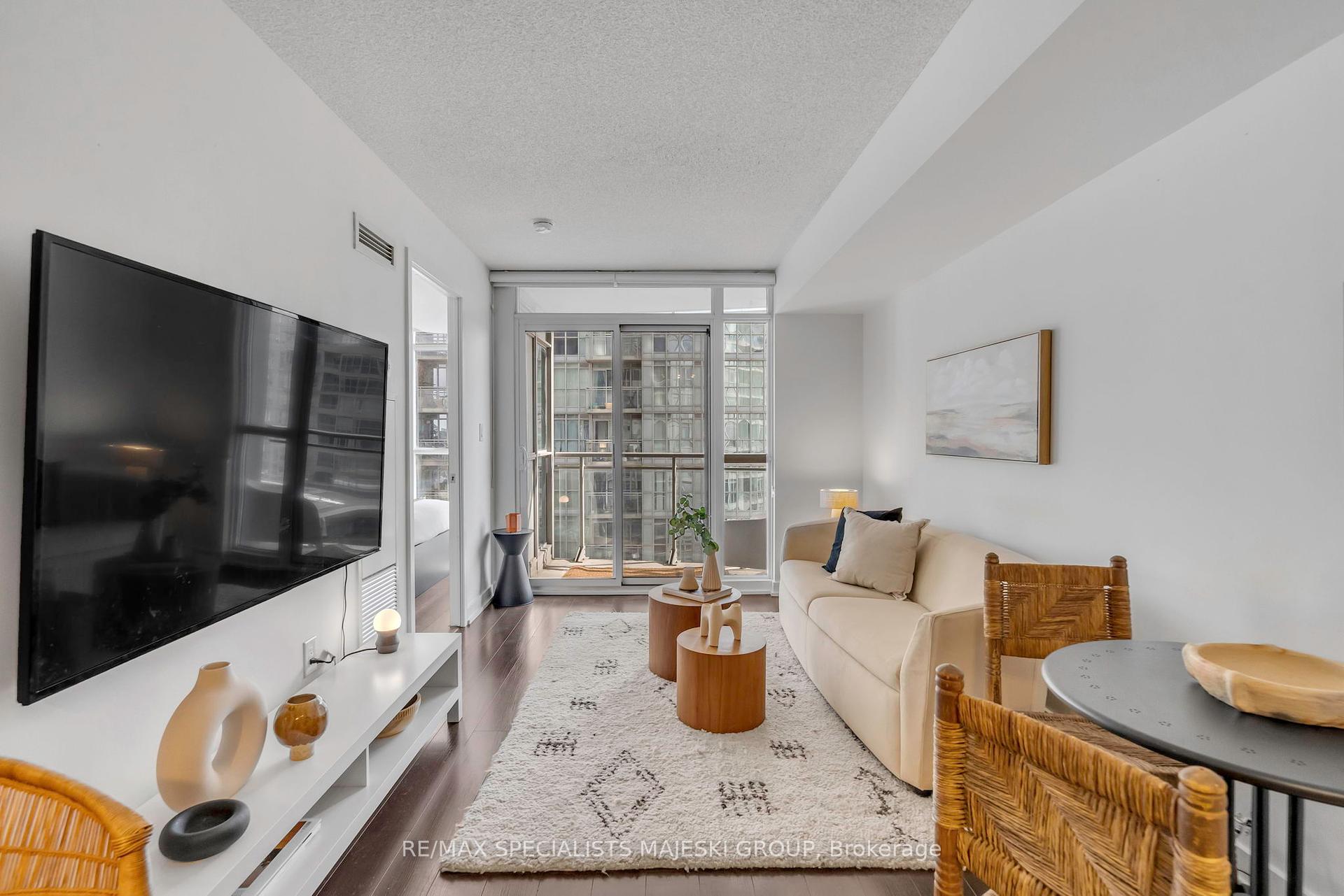2 Bedrooms Condo at 21 Iceboat,  Toronto For sale