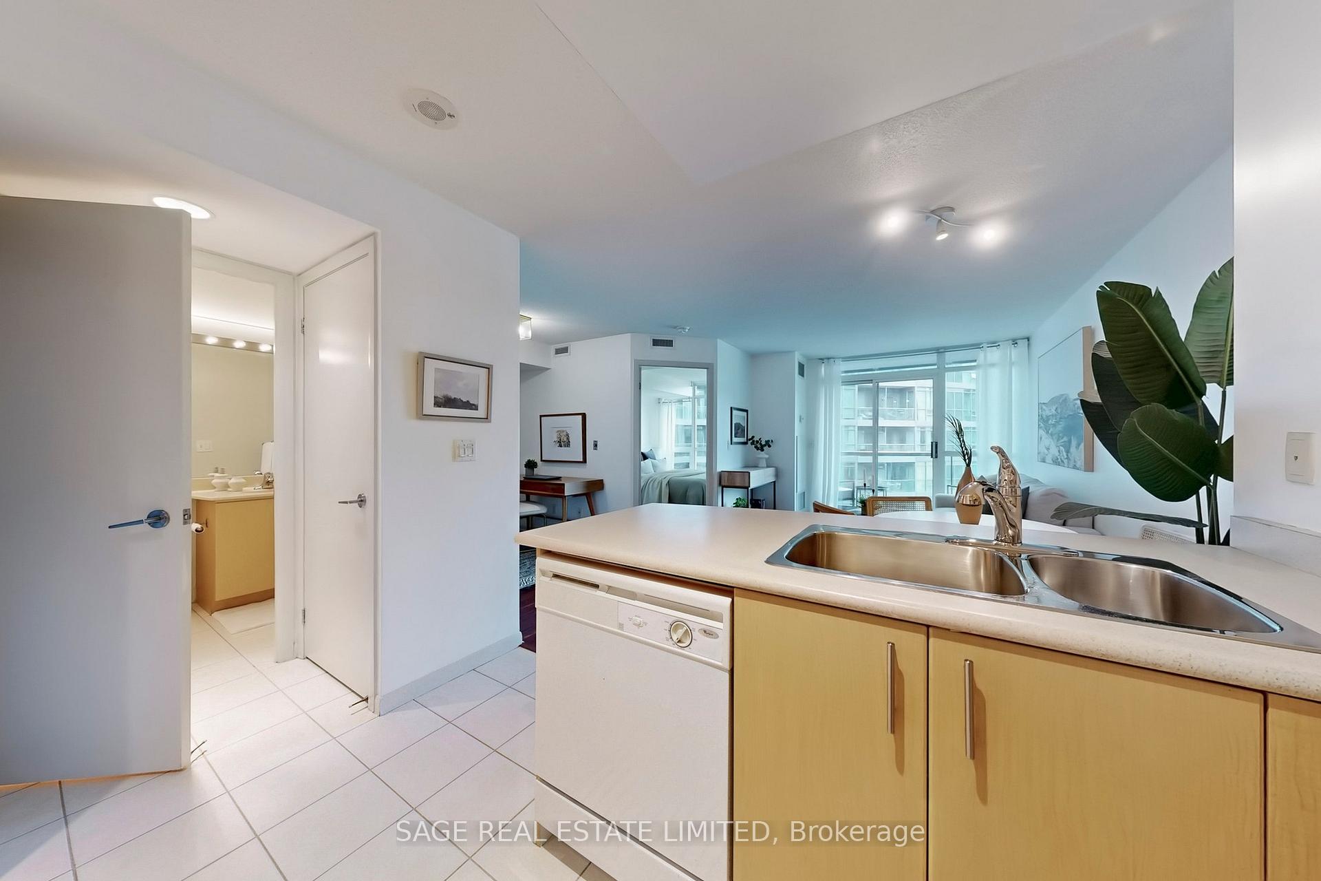 2 Bedrooms Condo at 219 Fort York, Toronto For sale