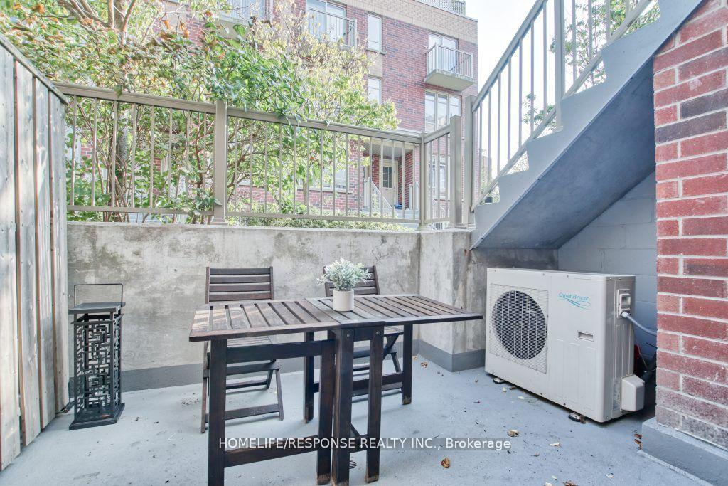 3 Bedrooms Condo at 35 Elsie, Toronto For sale