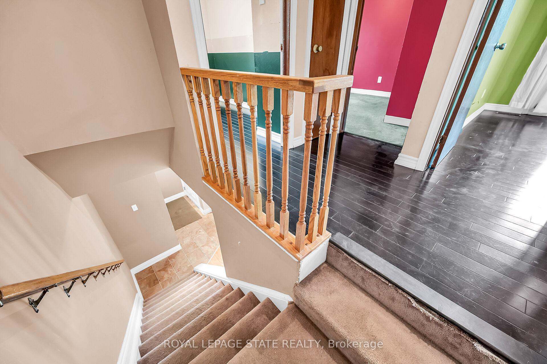 3 Bedrooms Condo at 977 Francis, Burlington For sale