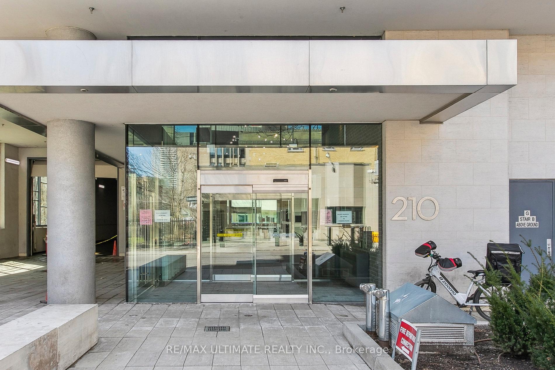 2 Bedrooms Condo at 210 Simcoe, Toronto For sale