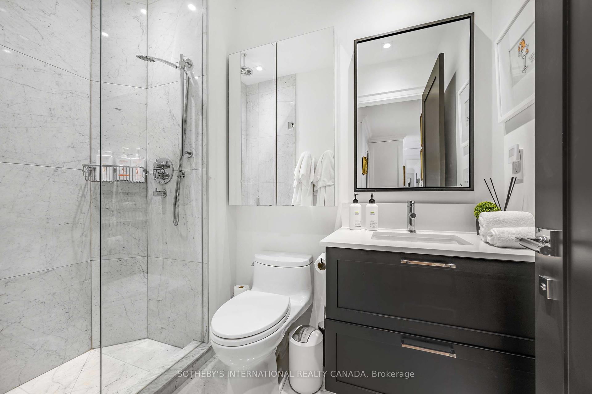 2 Bedrooms Condo at 10 Delisle, Toronto For sale