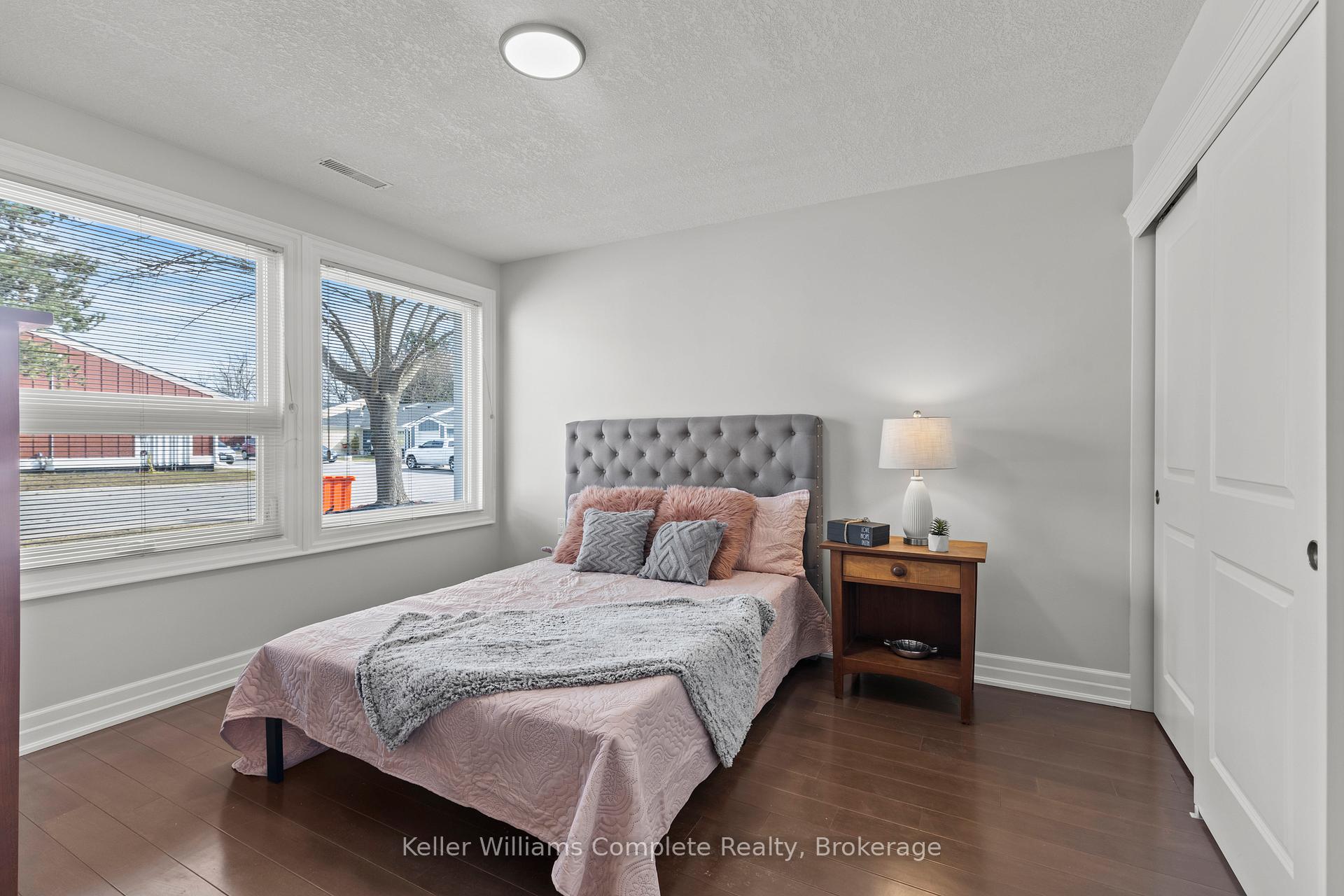 2 Bedrooms Condo at 12 Nolan,  Hamilton For sale