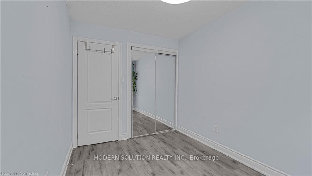 4 Bedrooms Condo at 1016 Falgarwood, Oakville For sale