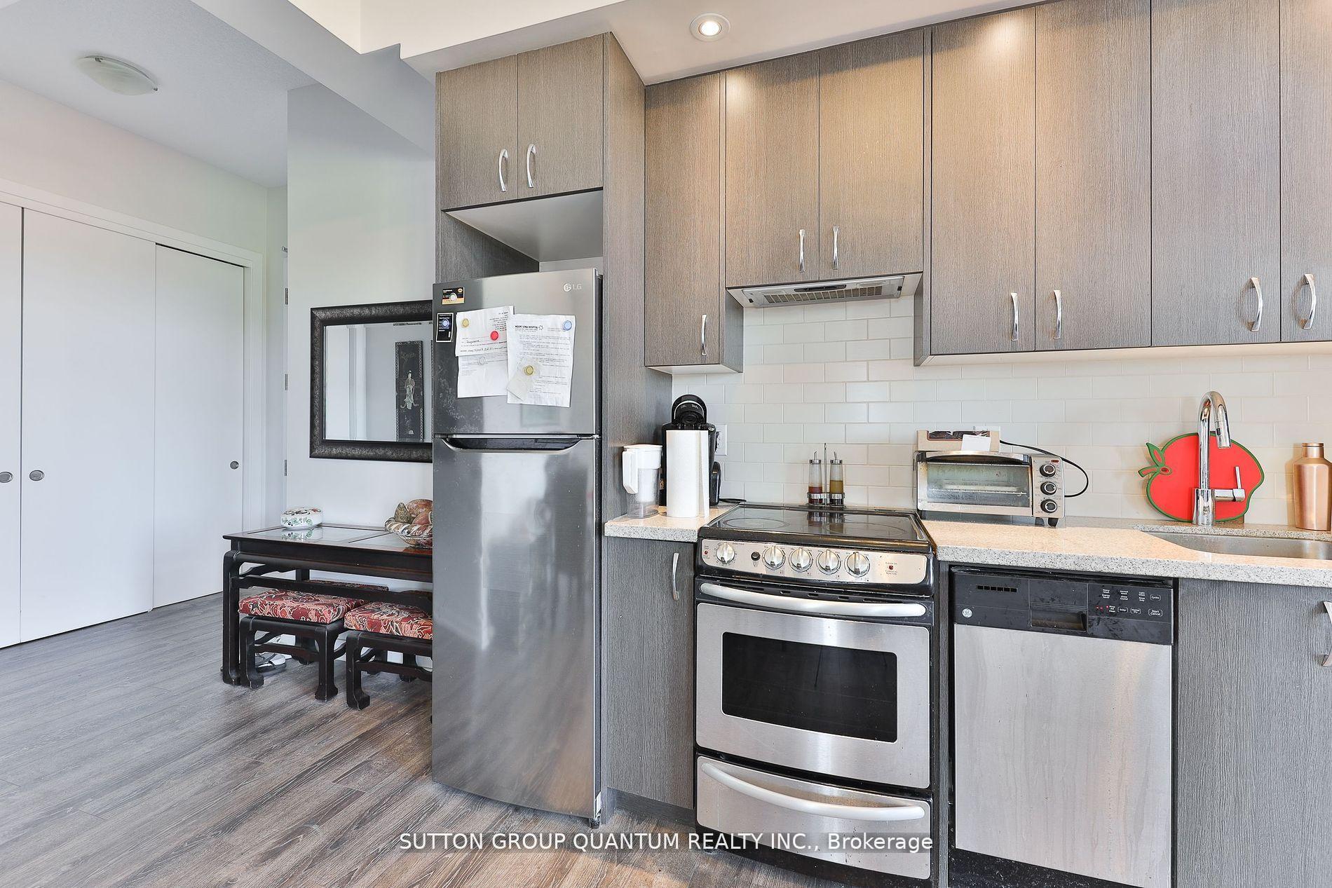 2 Bedrooms Condo at 457 Plains, Burlington For sale