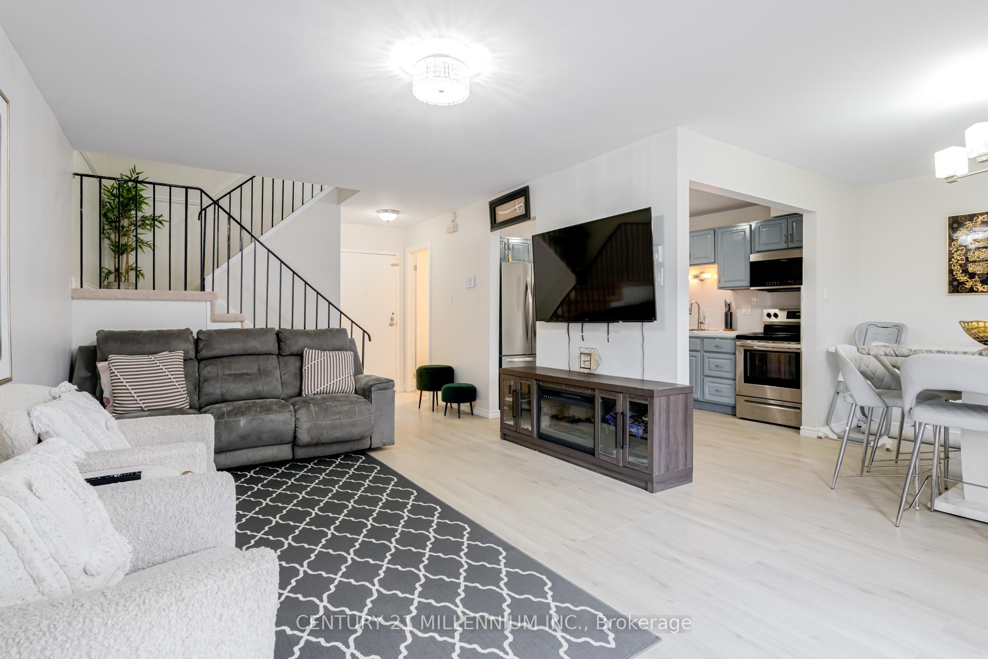 3 Bedrooms Condo at 6797 Formentera, Mississauga For sale