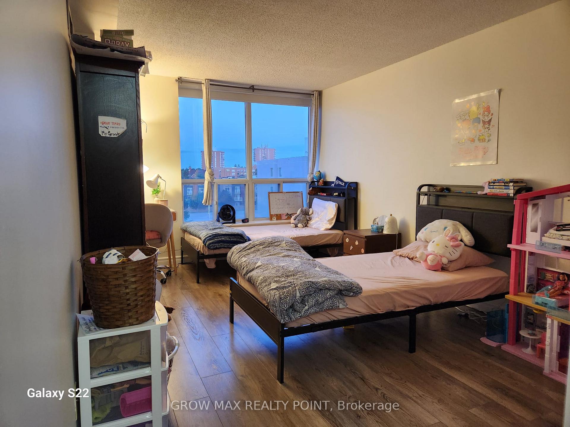 2 Bedrooms Condo at 410 Mclevin,  Toronto For sale