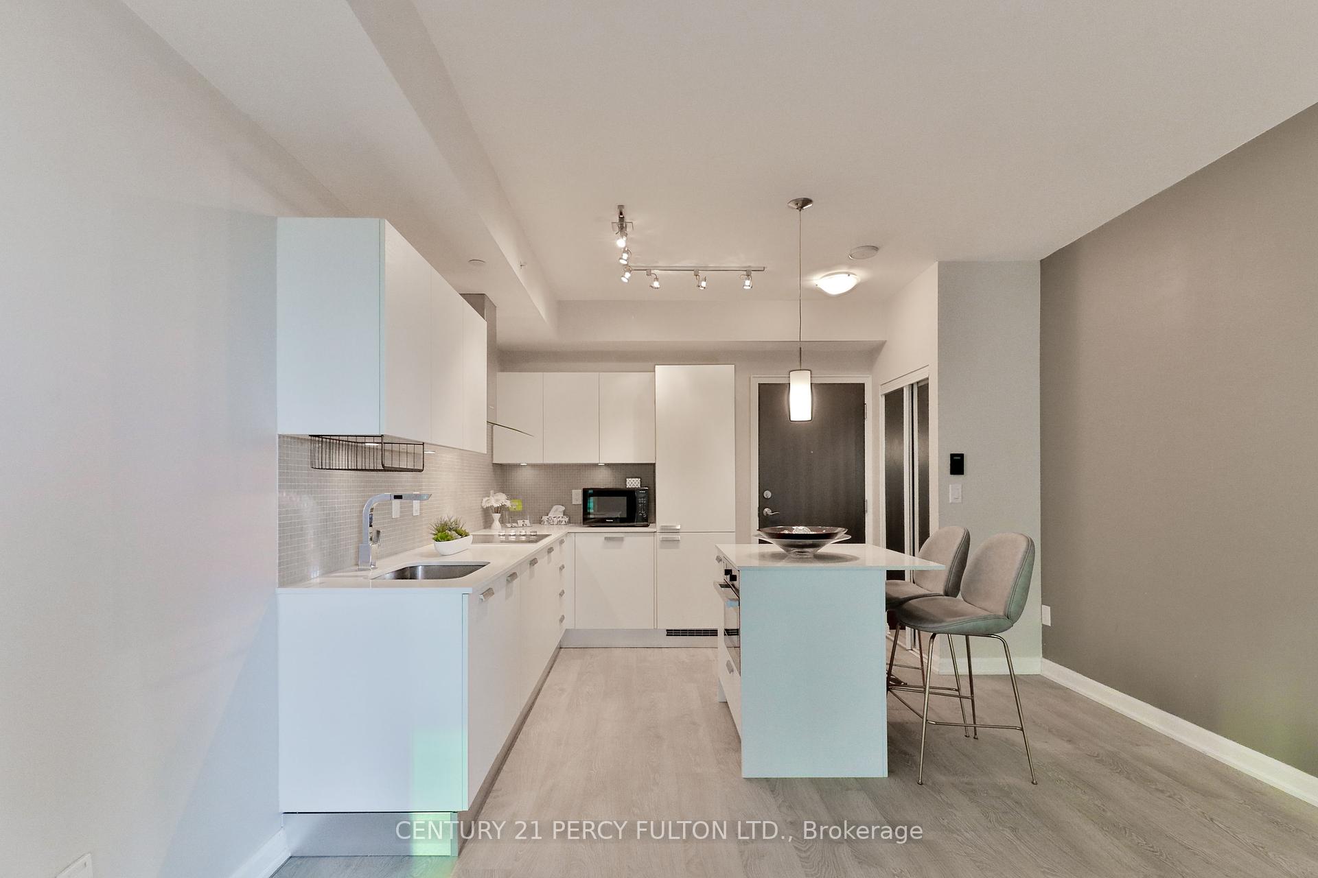 2 Bedrooms Condo at 9 Bogert, Toronto For sale
