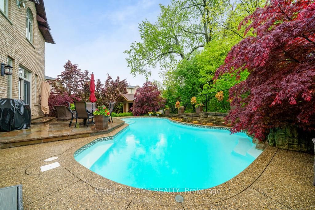 248 Cloverleaf Drive