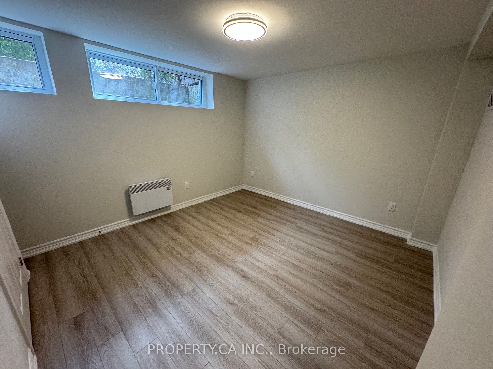 370 Lakeshore Road W, #1