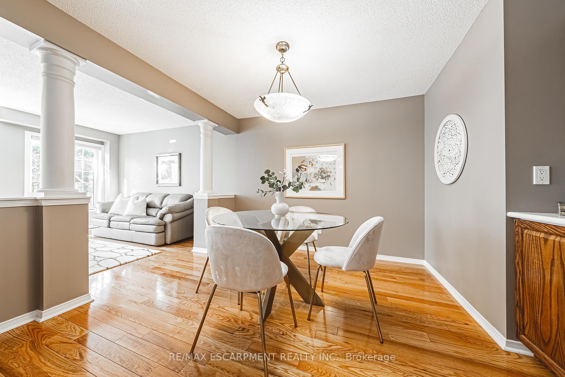 3 Bedrooms Condo at 3333 New,  Burlington For sale