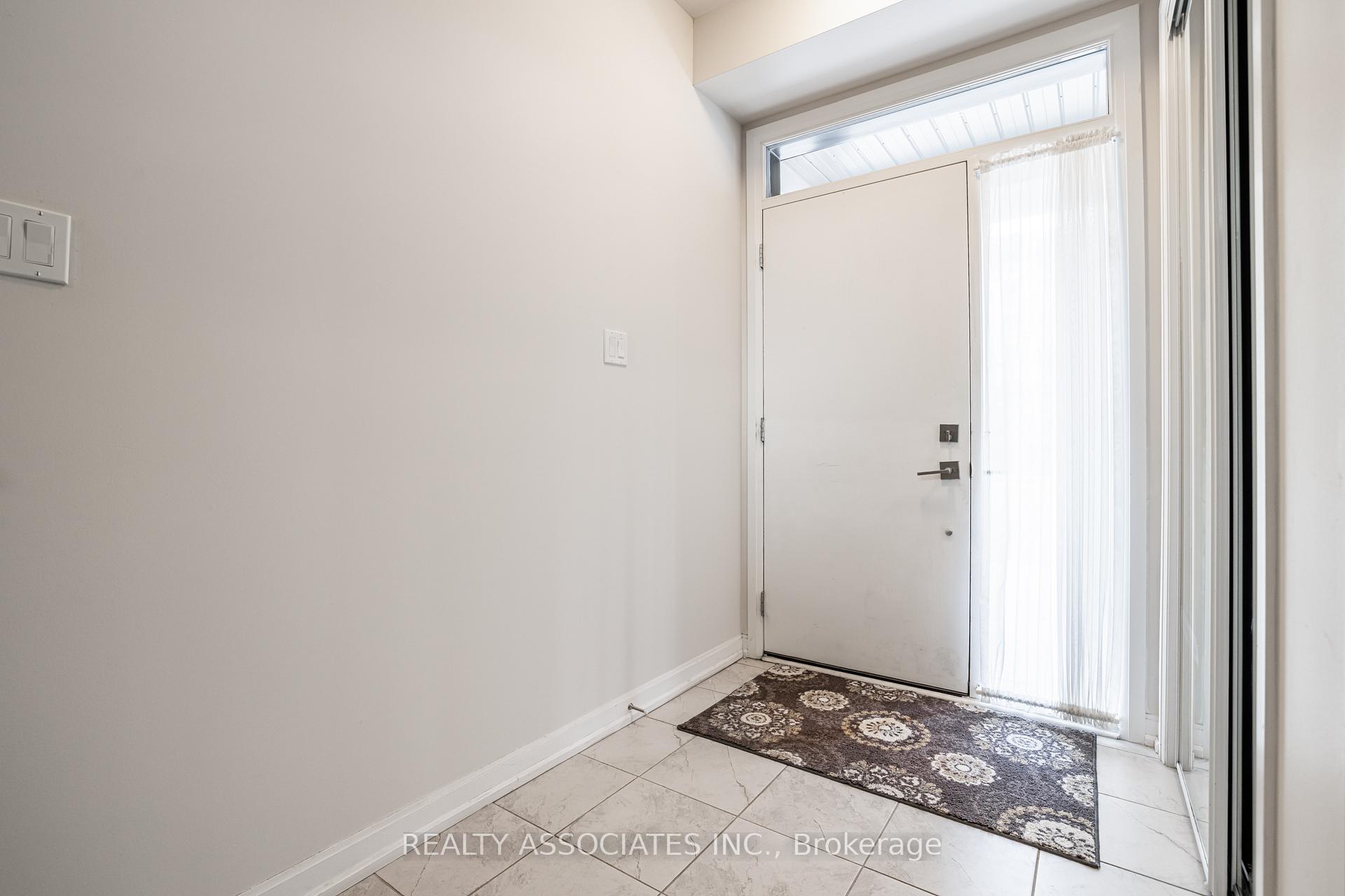 4 Bedrooms Condo at 133 Grovewood, Oakville For sale