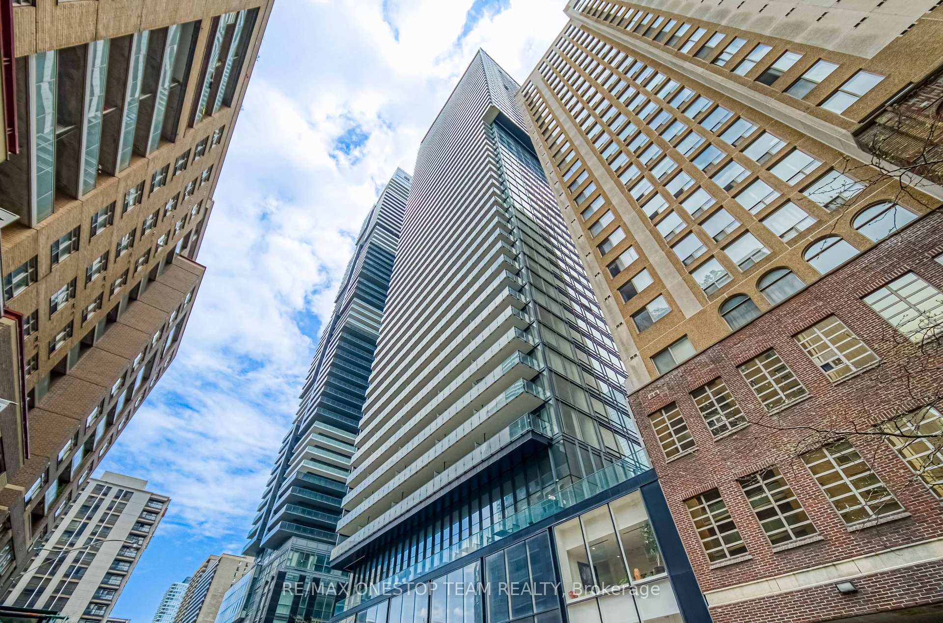 1 Bedroom Condo at 15 Grenville, Toronto For sale