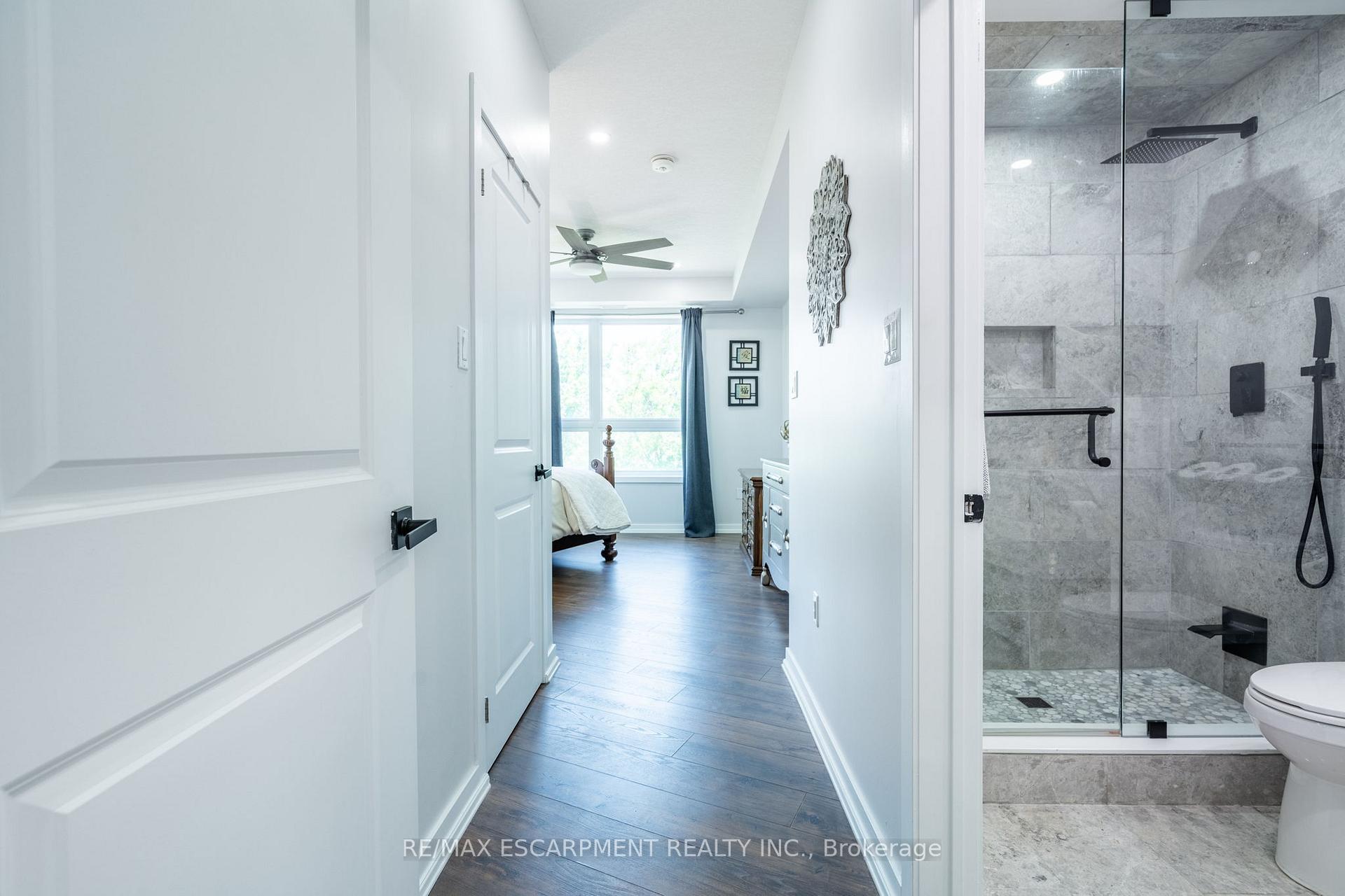 2 Bedrooms Condo at 125 Shoreview, Hamilton For sale