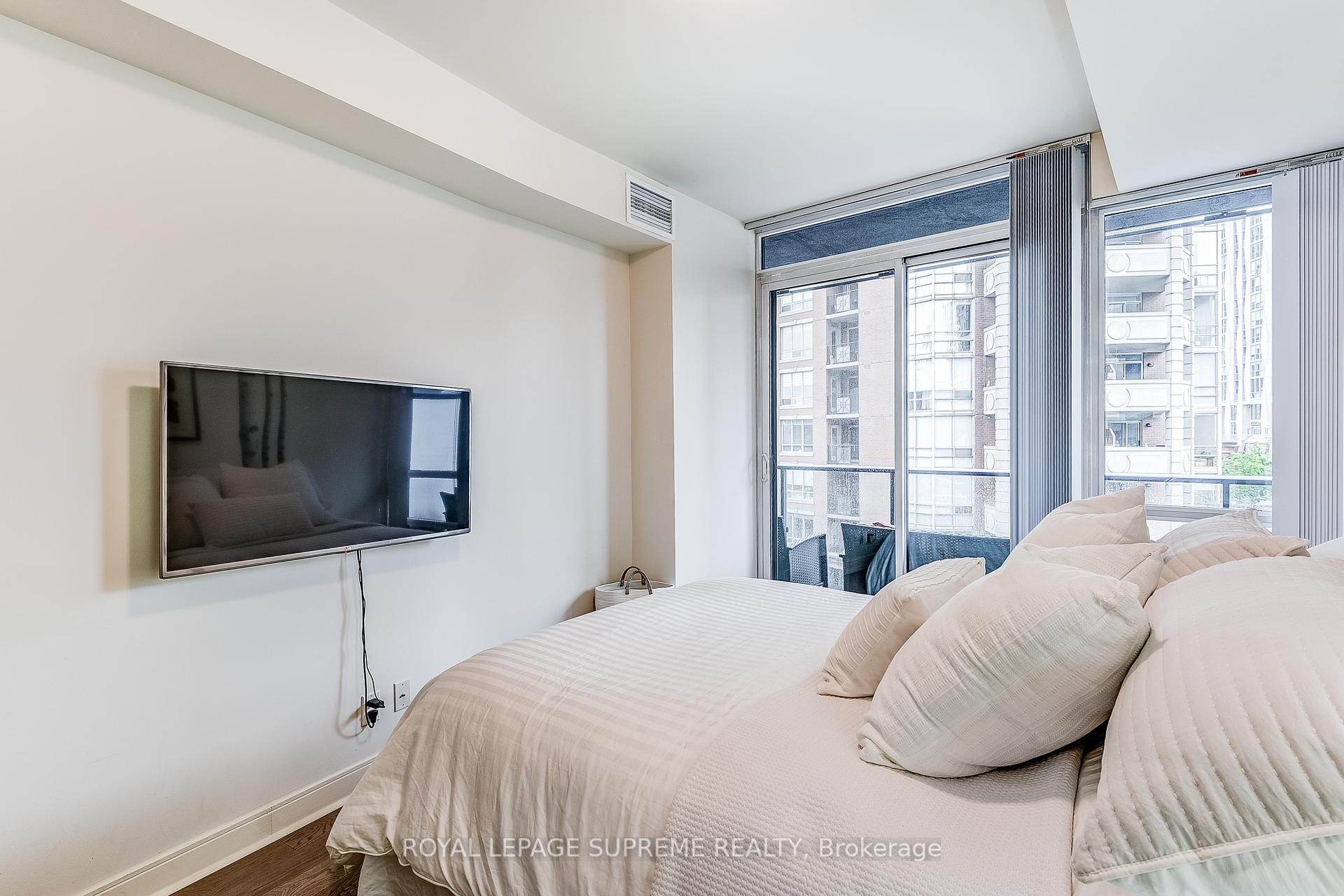 2 Bedrooms Condo at 825 Church, Toronto For sale