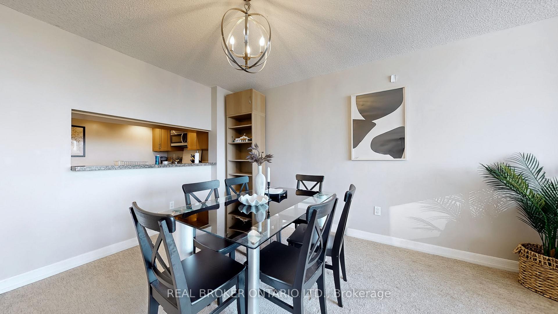 2 Bedrooms Condo at 7440 Bathurst, Vaughan For sale
