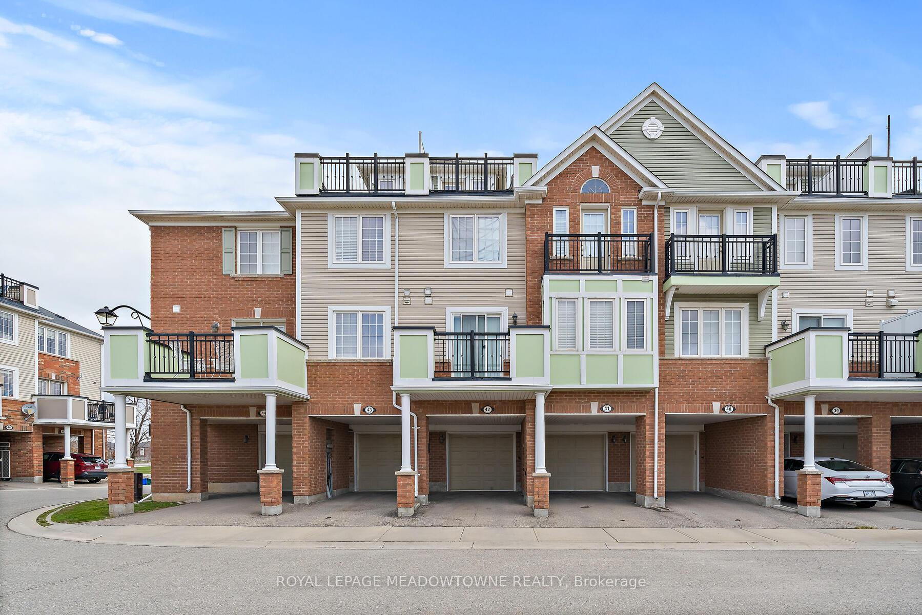 2 Bedrooms Condo at 2614 Dashwood, Oakville For sale