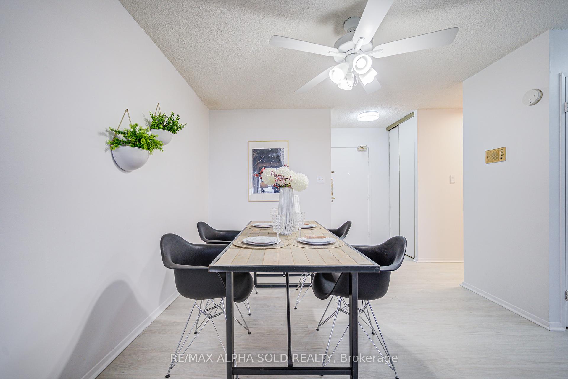 3 Bedrooms Condo at 100 Echo Point, Toronto For sale