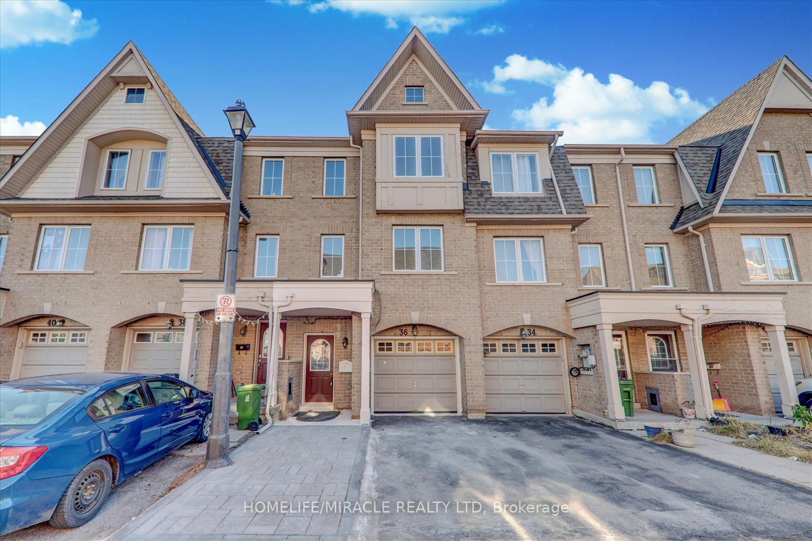 4 Bedrooms Condo at 36 Jenkinson, Toronto For sale