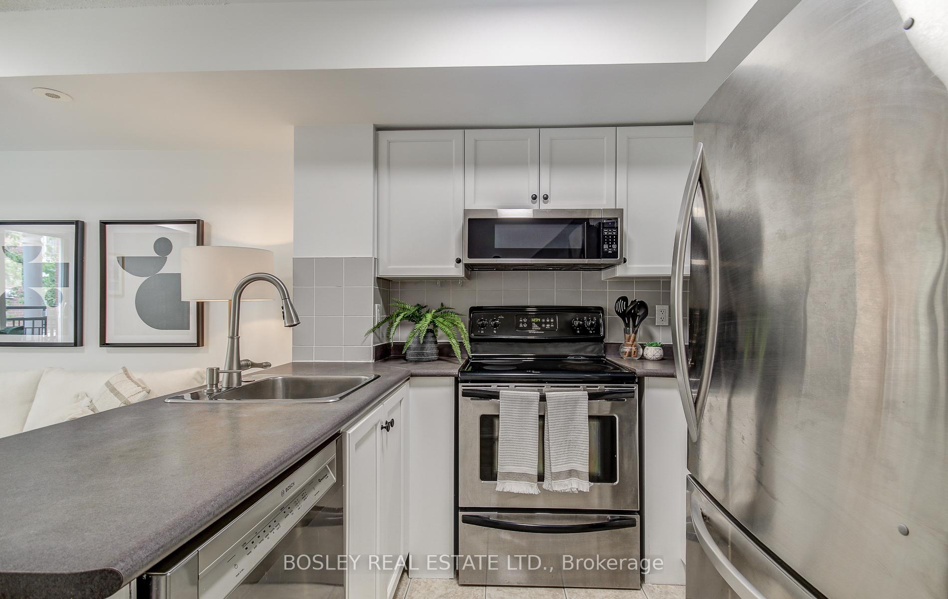 2 Bedrooms Condo at 18 Laidlaw, Toronto For sale