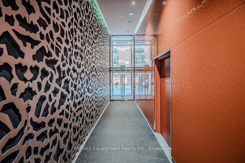 2 Bedrooms Condo at 60 Colborne, Toronto For sale