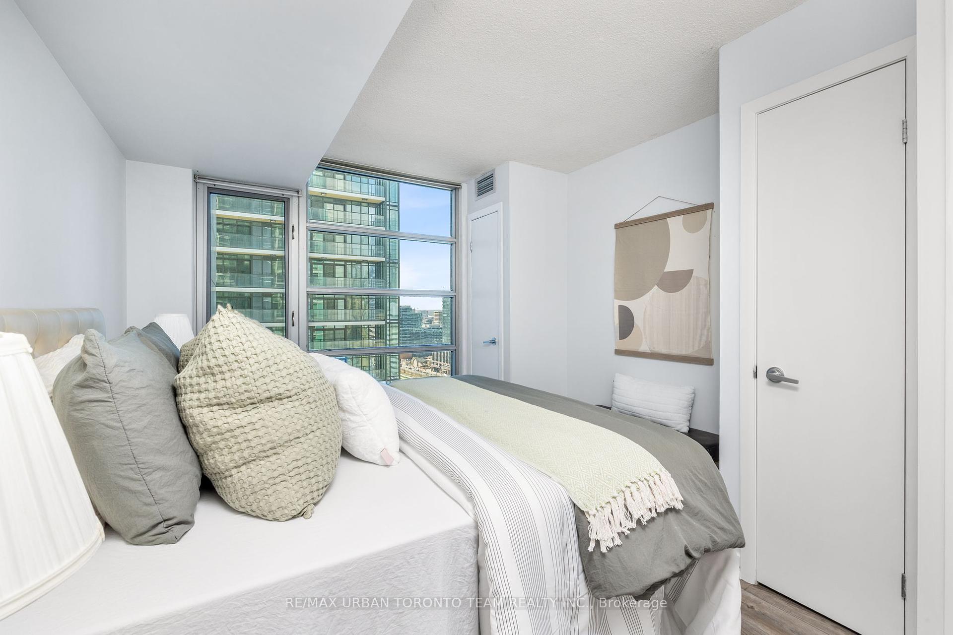 3 Bedrooms Condo at 81 Navy Wharf,  Toronto For sale