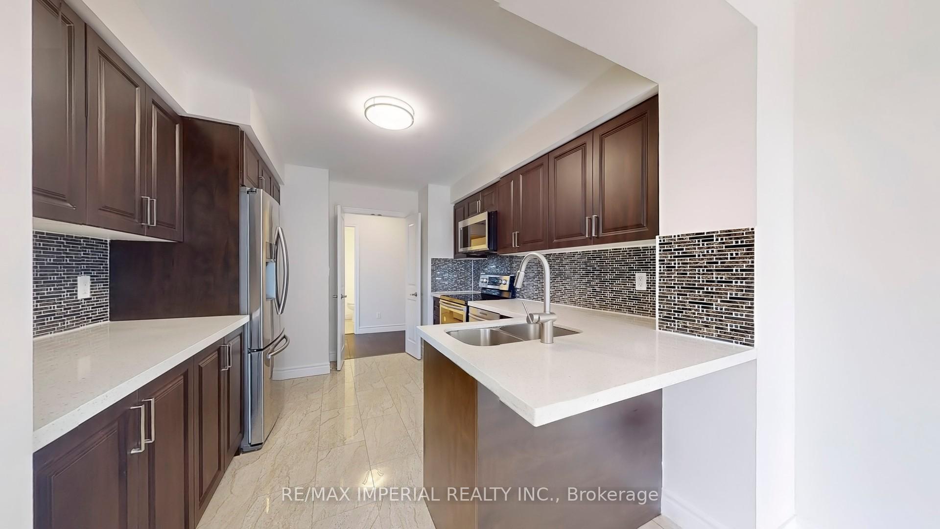 3 Bedrooms Condo at 18 Hollywood, Toronto For sale