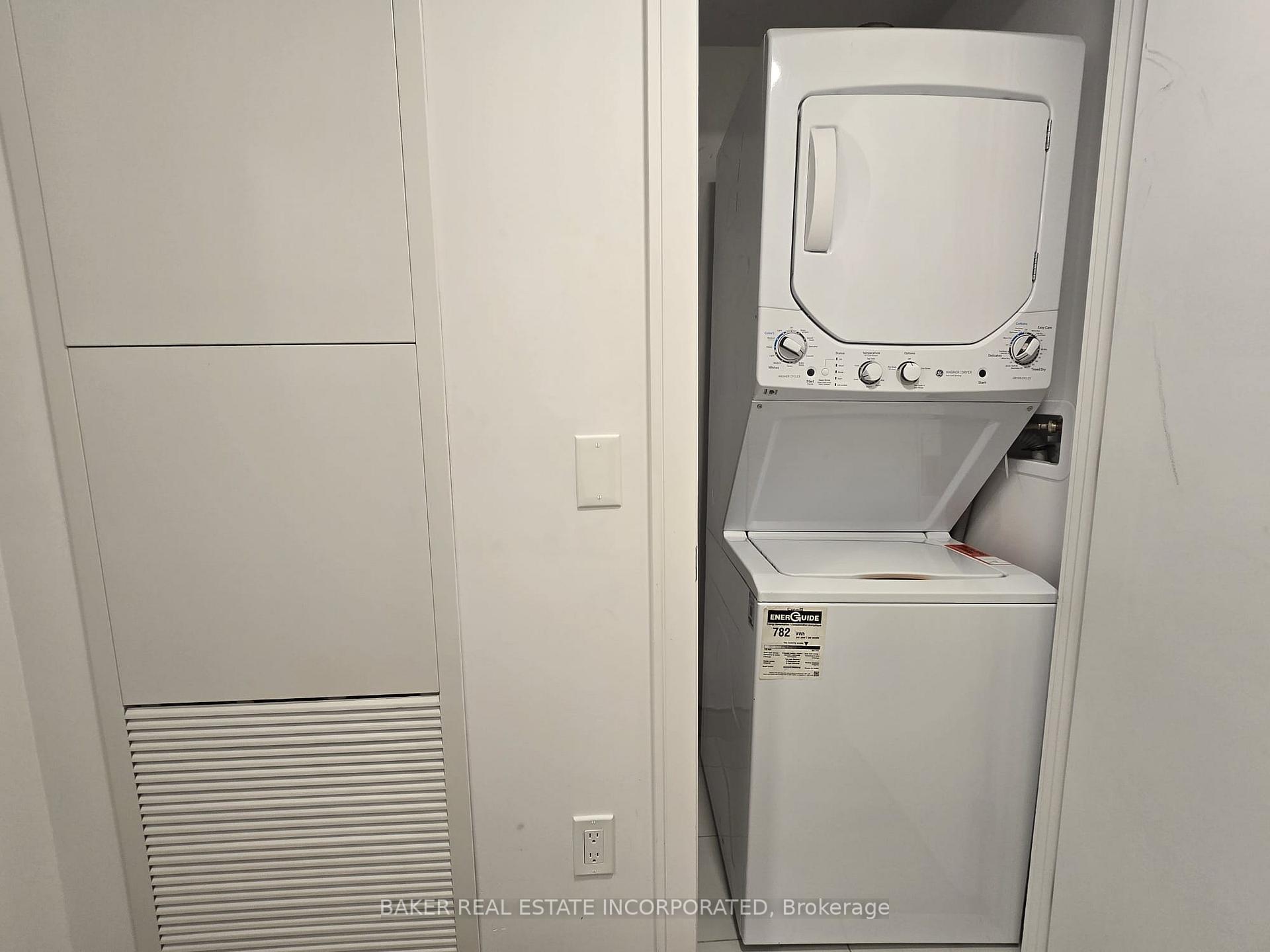 2 Bedrooms Condo at 1 Jarvis, Hamilton For sale