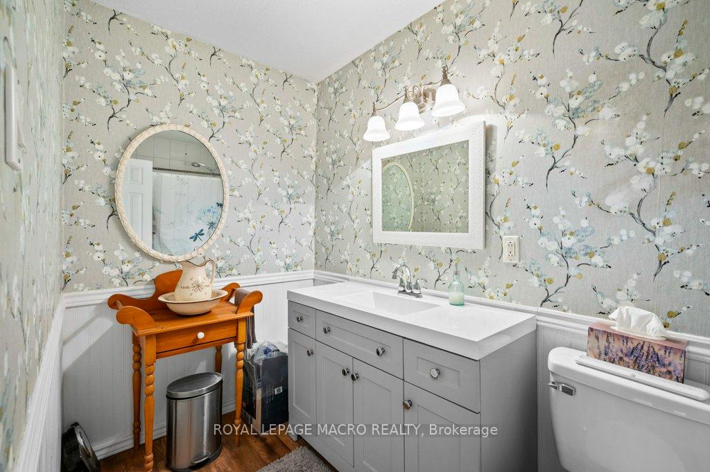 2 Bedrooms Condo at 483 Claridge, Burlington For sale